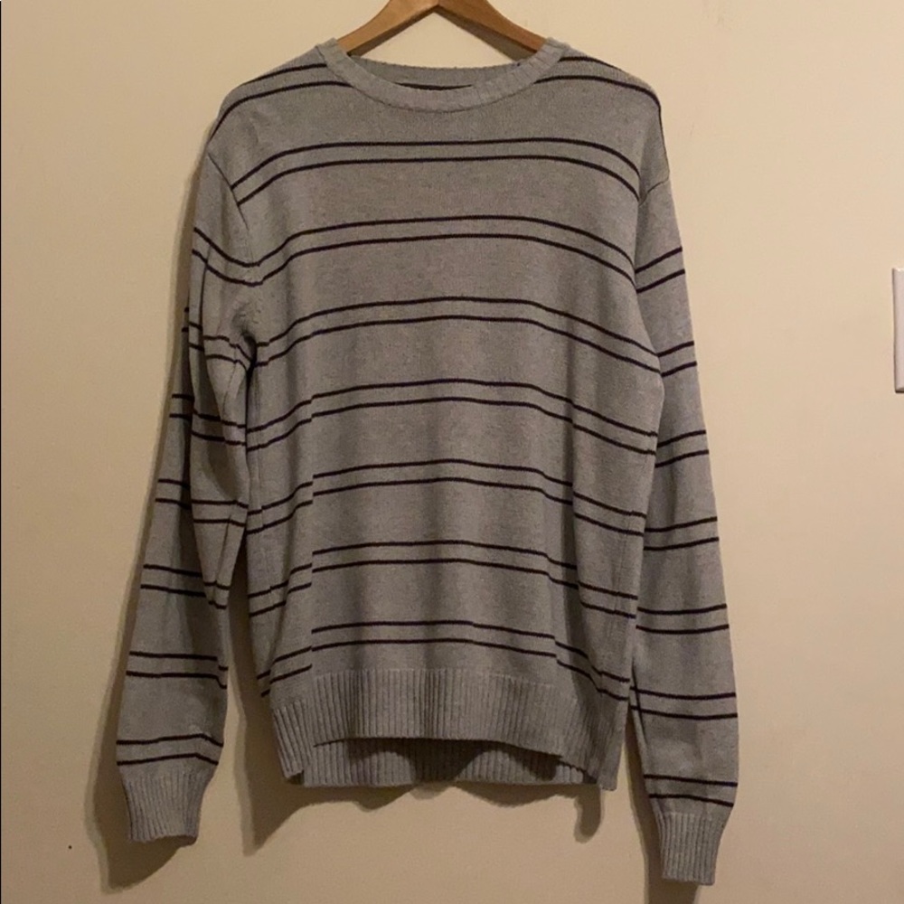 Retro Fit Gray Crewneck Sweater M
